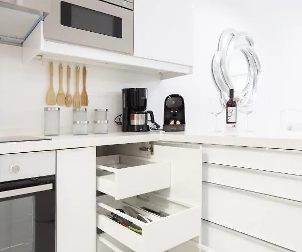 Apartment Listen The Rocks - 232